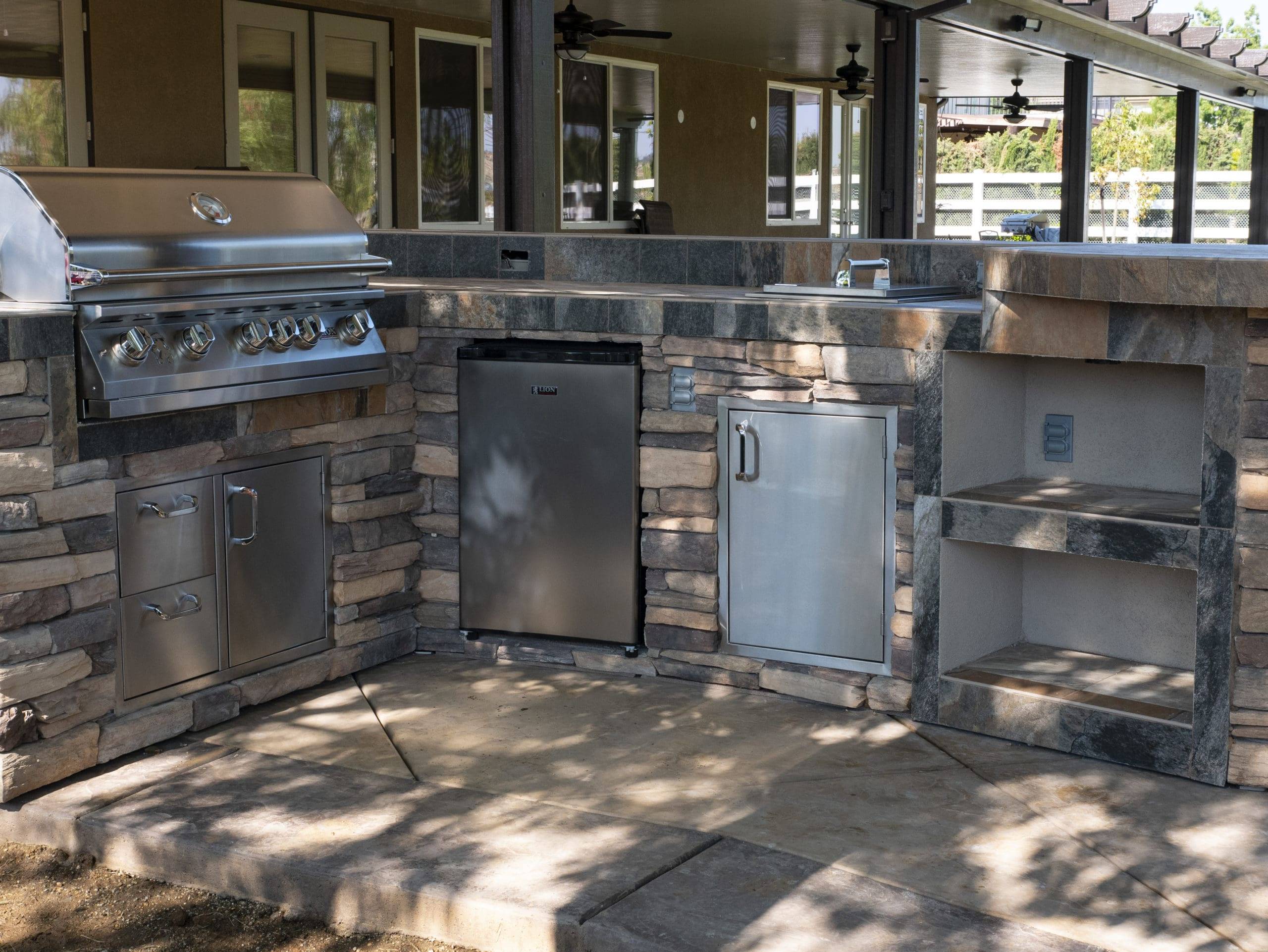 Lion L90000 40-Inch Grill On BBQ Island